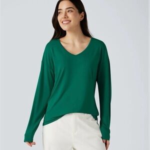 NWT - Set of Two - Halara V-Neck Long Sleeved Casual Top - XL